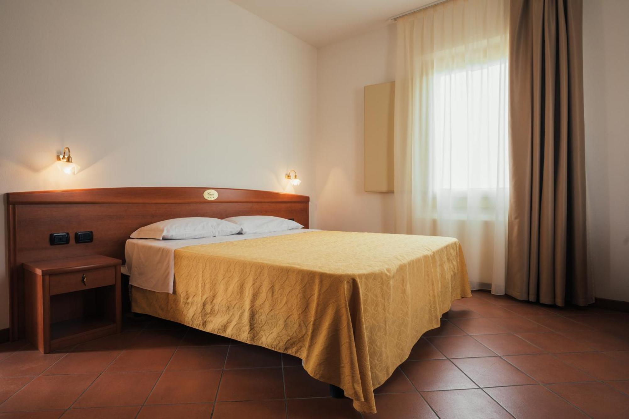 Albergo Cane Доцца Экстерьер фото
