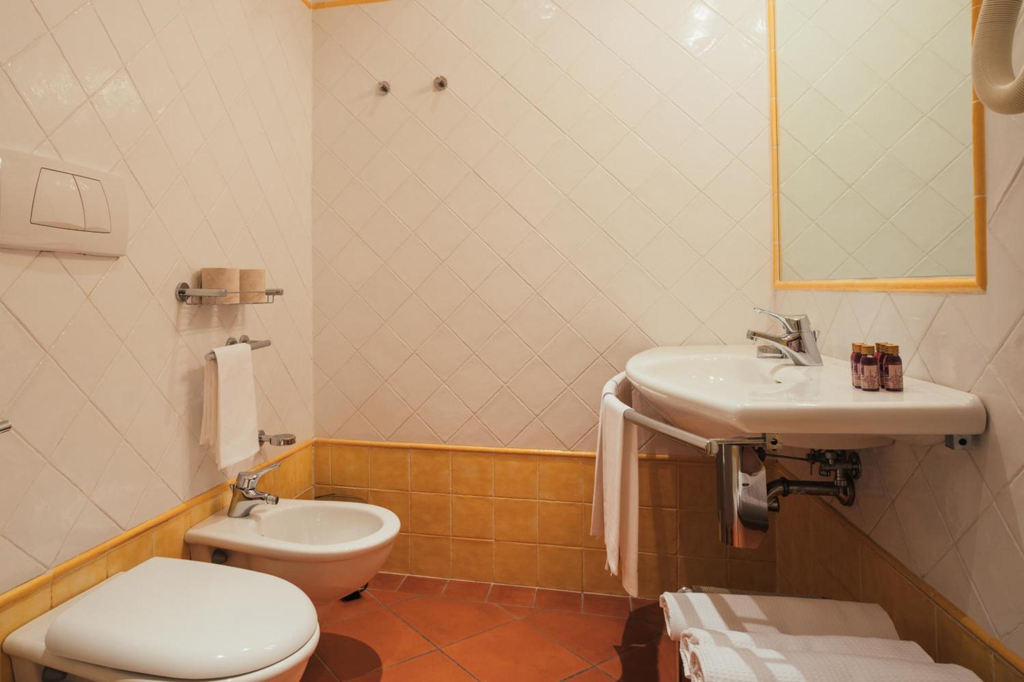 Albergo Cane Доцца Экстерьер фото
