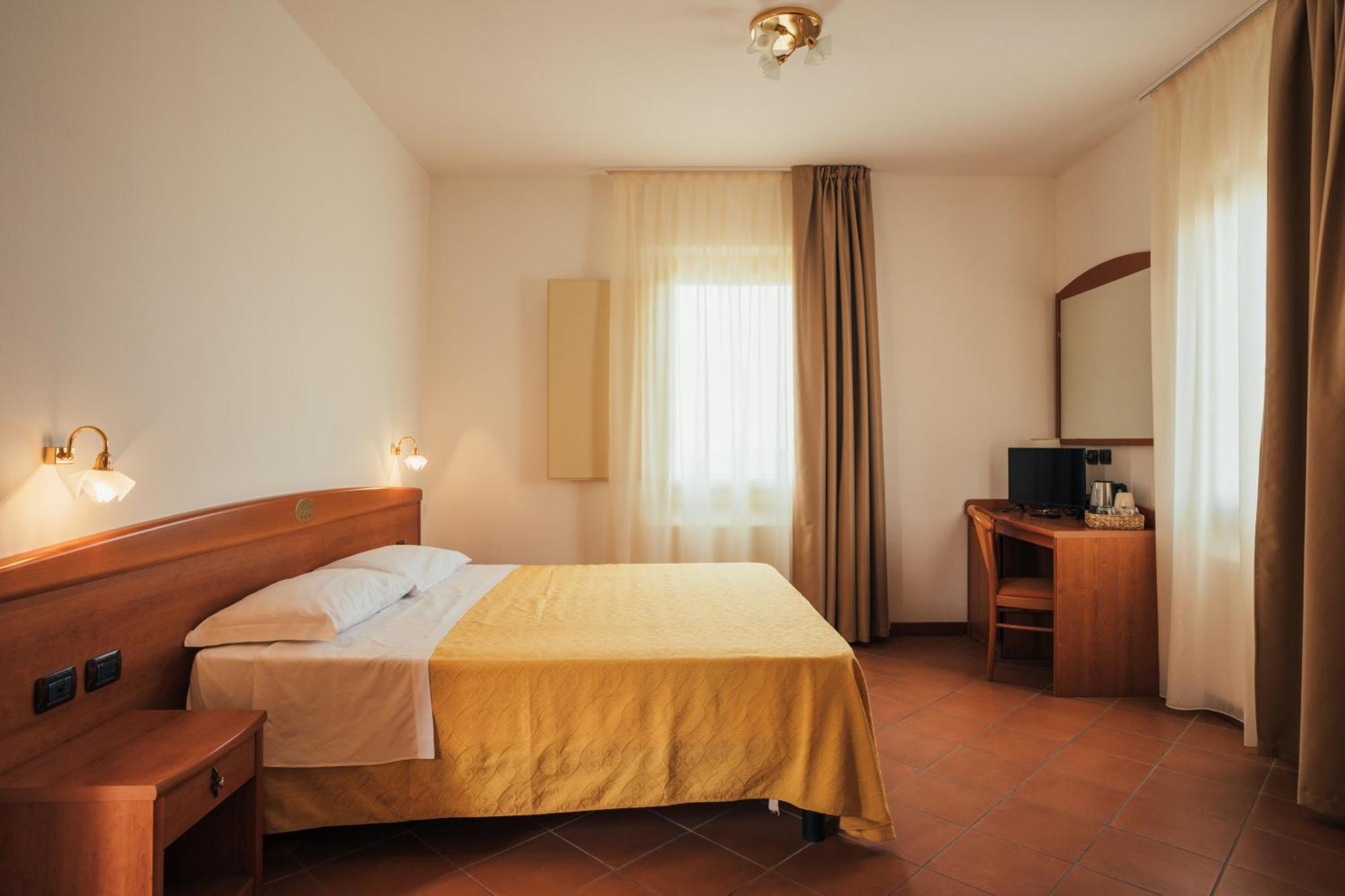 Albergo Cane Доцца Экстерьер фото