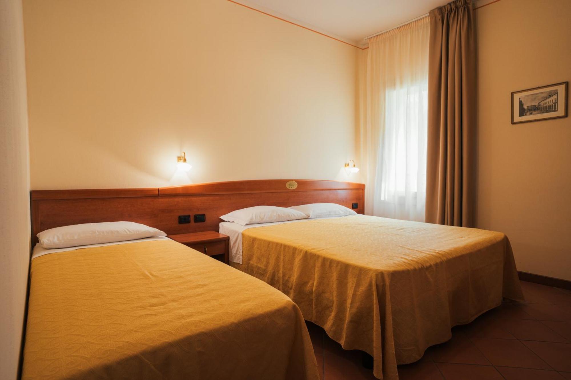 Albergo Cane Доцца Экстерьер фото
