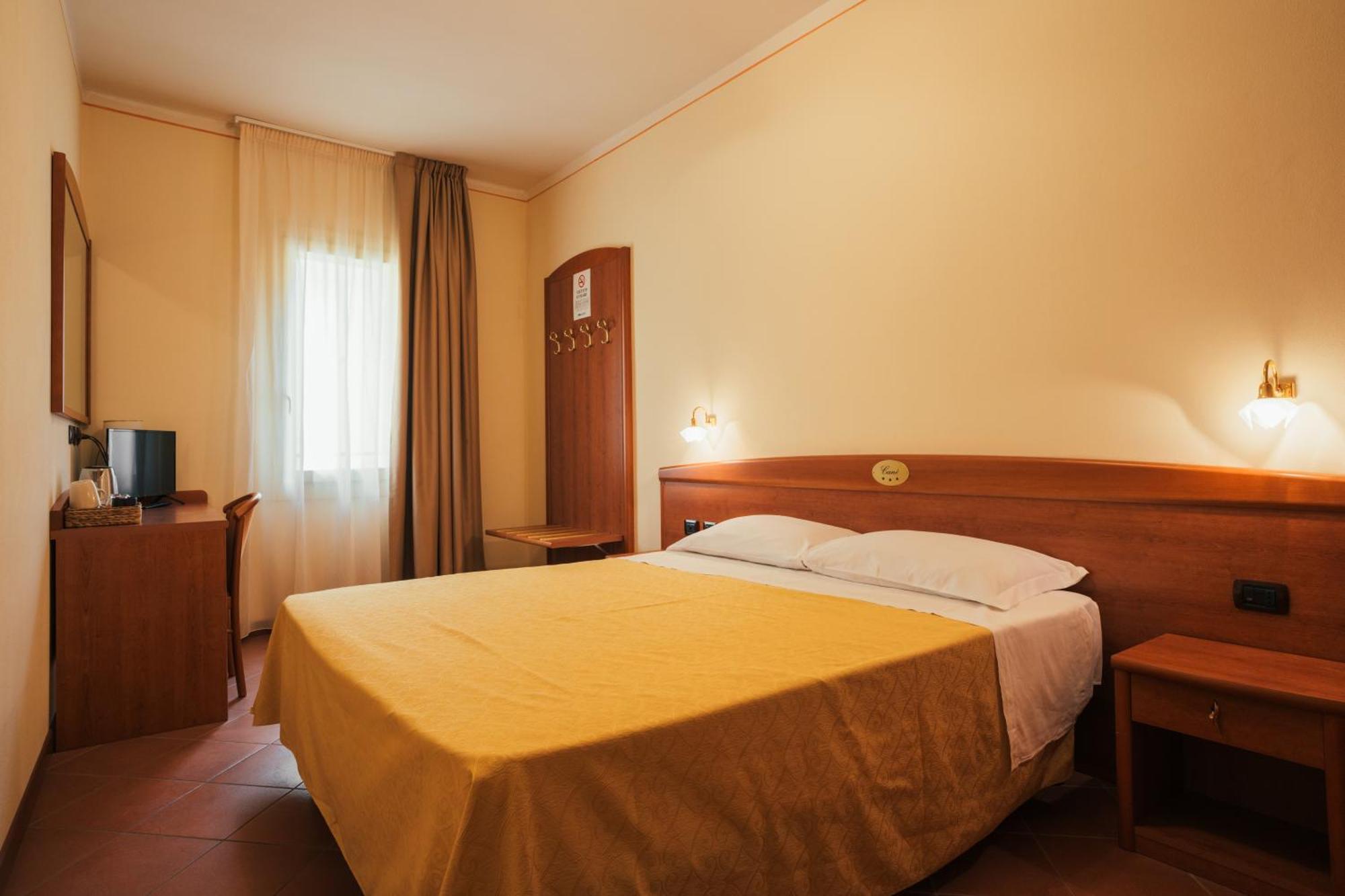 Albergo Cane Доцца Экстерьер фото