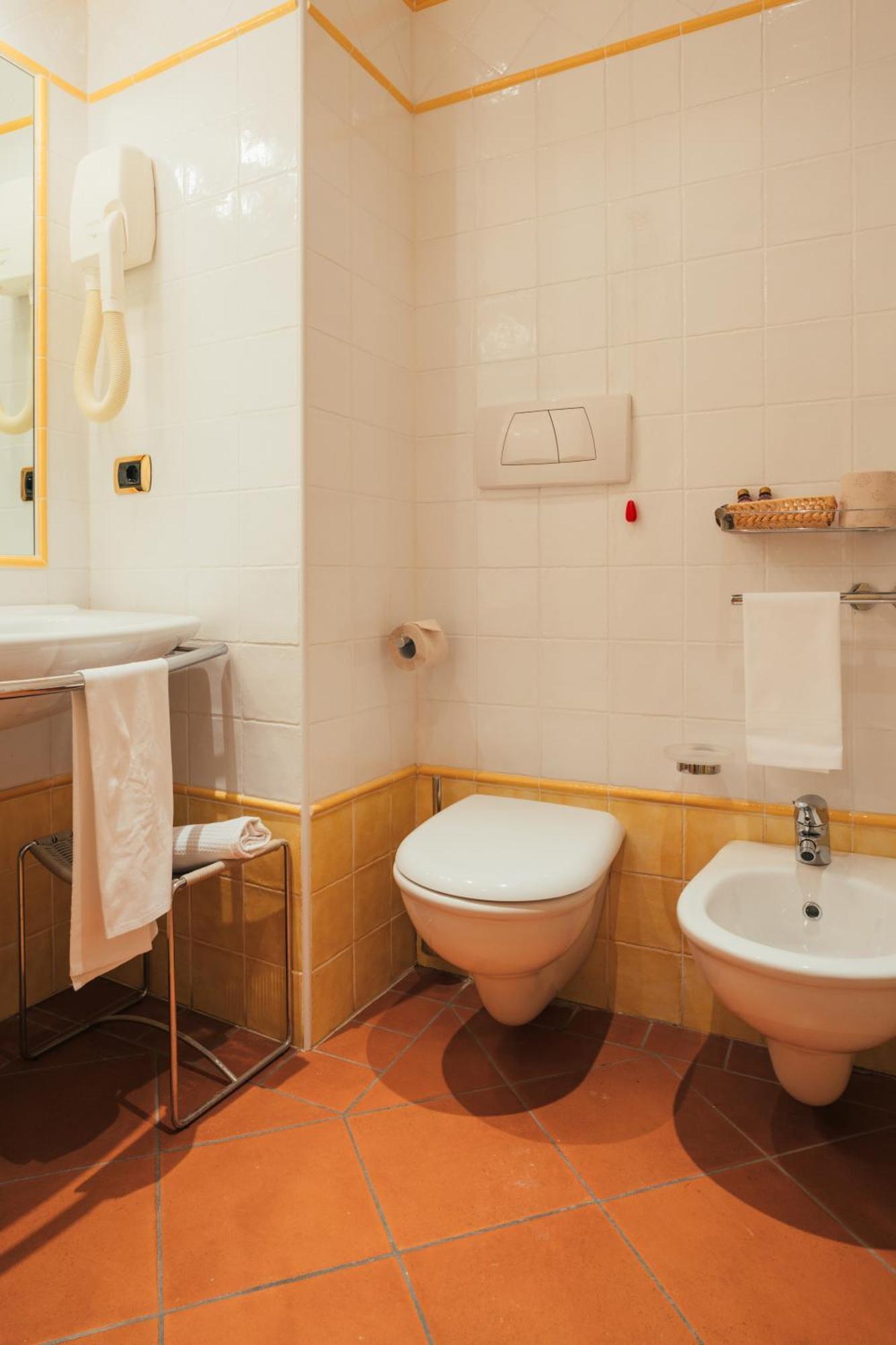 Albergo Cane Доцца Экстерьер фото