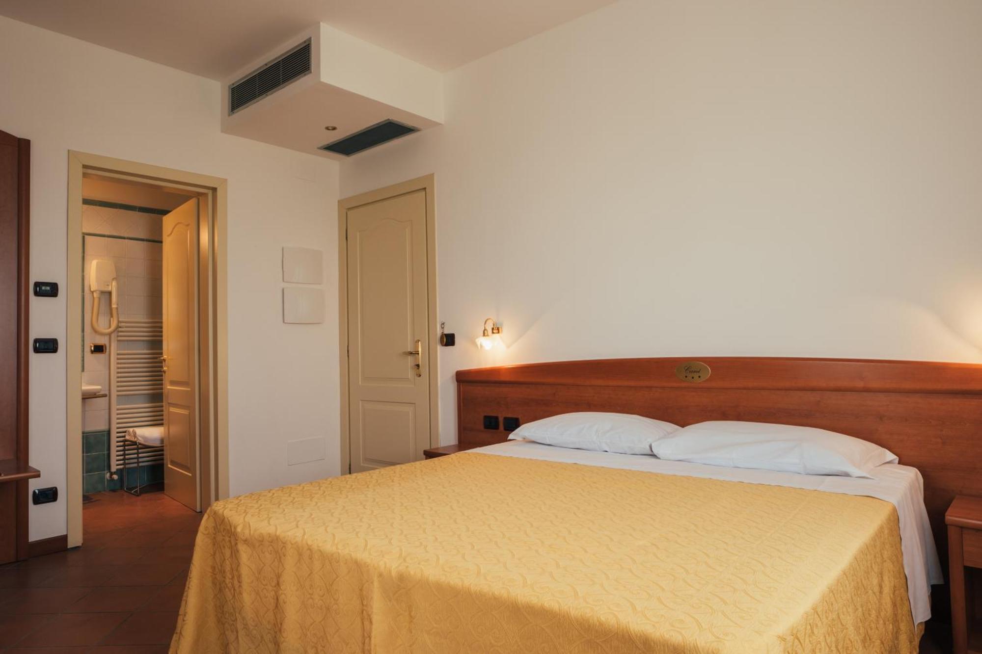 Albergo Cane Доцца Экстерьер фото