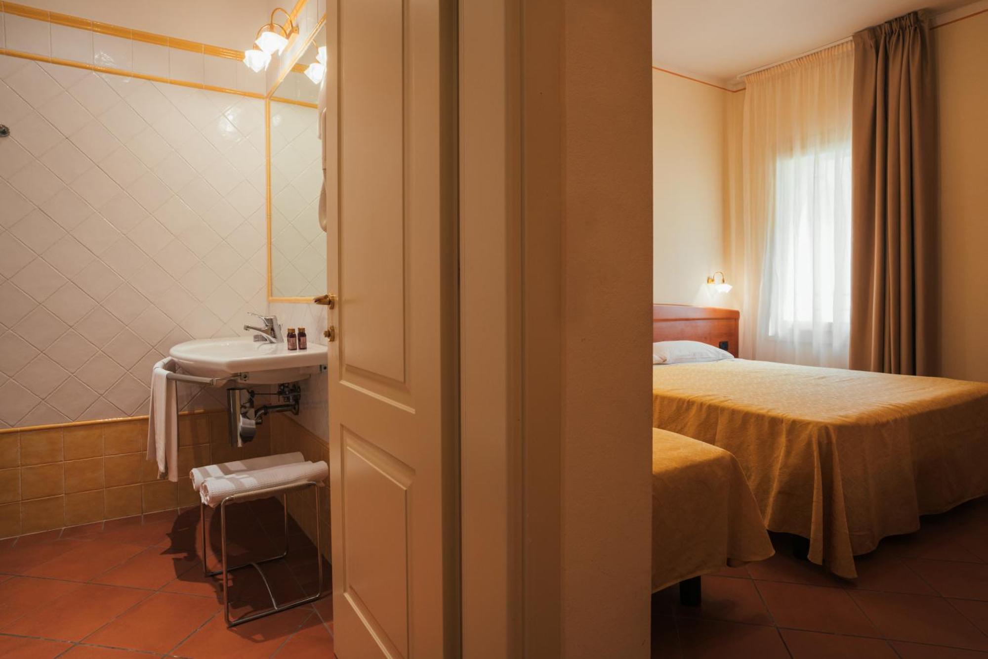 Albergo Cane Доцца Экстерьер фото