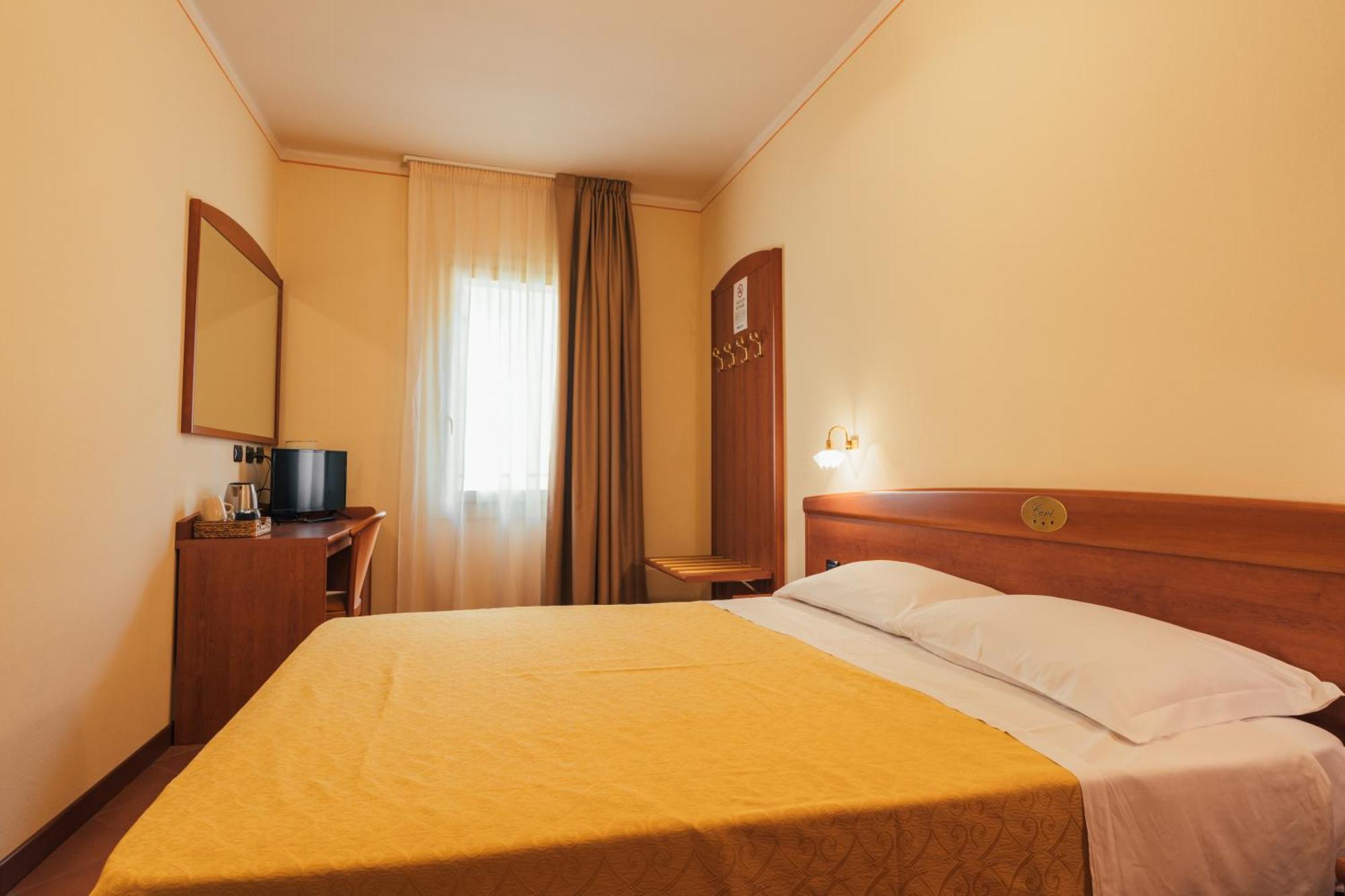 Albergo Cane Доцца Экстерьер фото