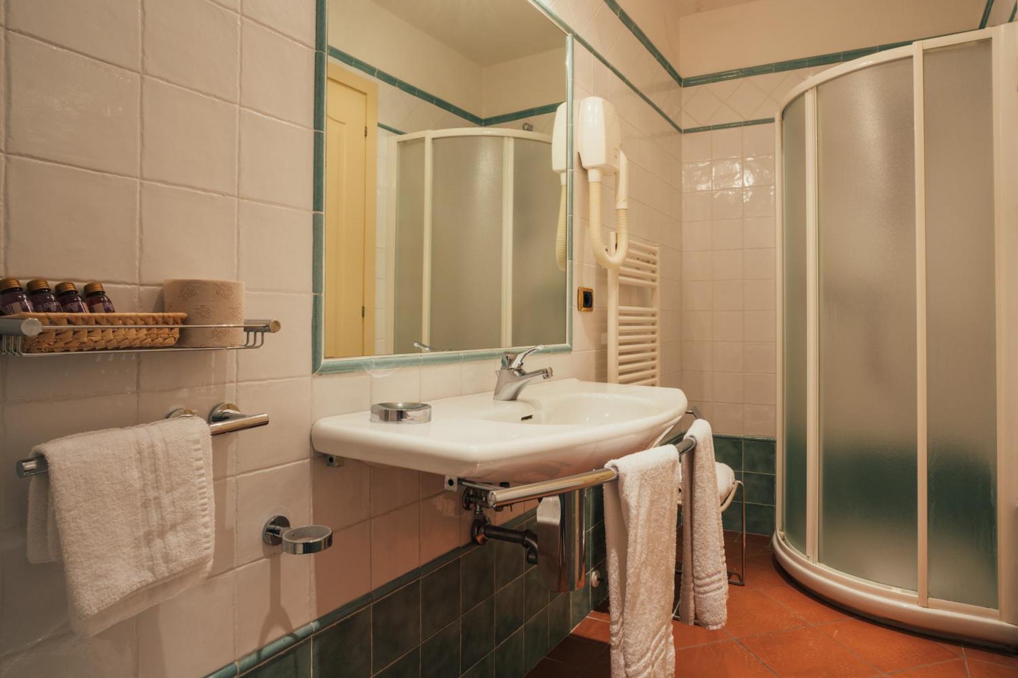 Albergo Cane Доцца Экстерьер фото