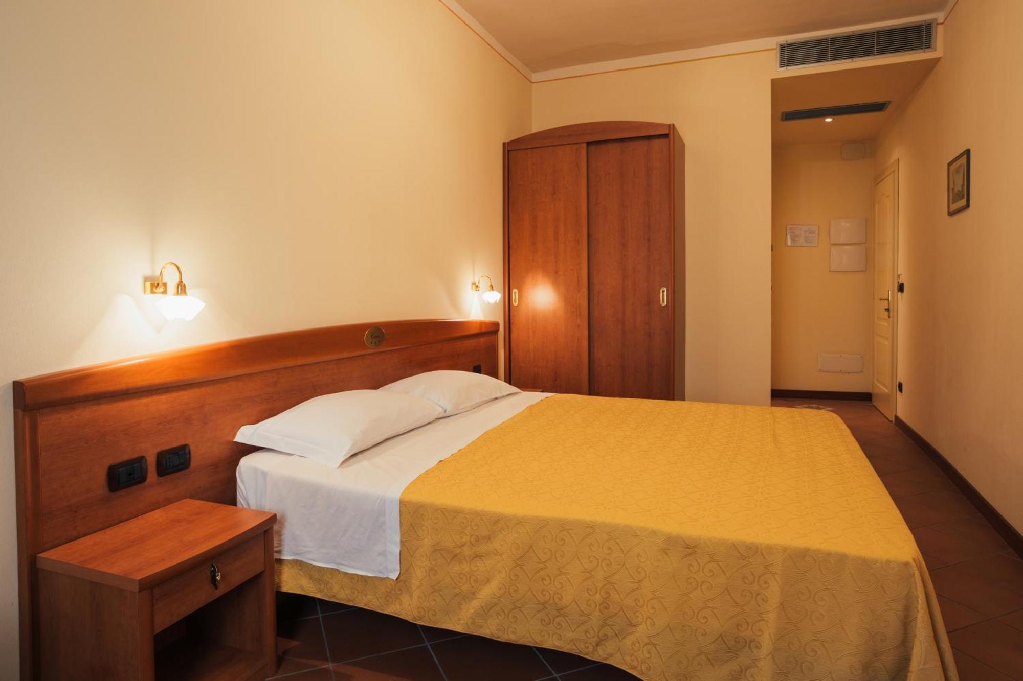 Albergo Cane Доцца Экстерьер фото