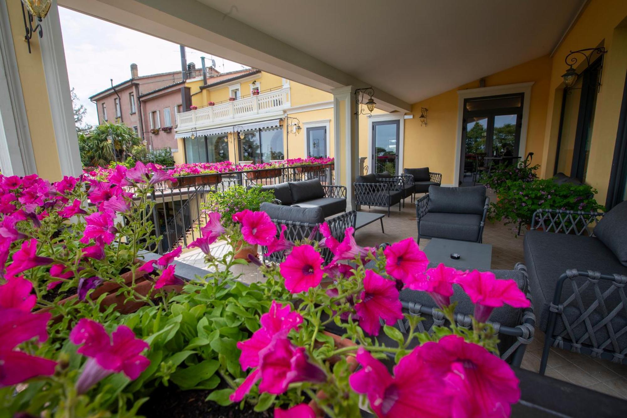 Albergo Cane Доцца Экстерьер фото